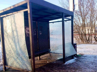 Разбил — попал в объектив: как наказывают за порчу остановок транспорта в Подмосковье