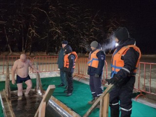 Купель под контролем: пожарные Егорьевска обеспечивали безопасность во время народных купаний