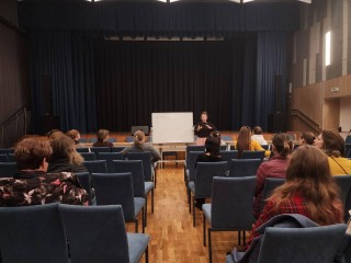 Самый сложный возраст: психолог объяснит родителям в Черноголовке, что происходит с подростками