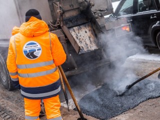 В Одинцове заделали ямы на пересечении Акуловской и Железнодорожной