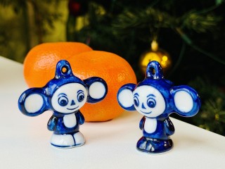 Будет мало и их распишут под Гжель: Чебурашка предстанет в новом стильном образе