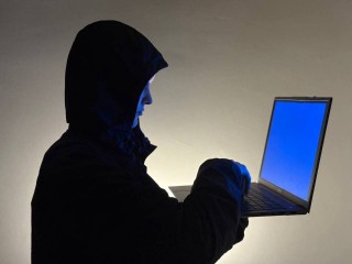 Новые хитрости: мошенники стали советовать никому не сообщать коды из СМС