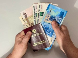 Такие ошибки могут стоить пенсии: что срочно нужно проверить в трудовой книжке