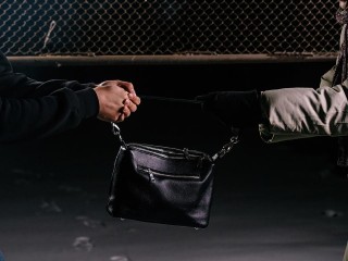 Отдых без происшествий: какие «безобидные» ситуации на курортах оборачиваются кражей или вымогательством