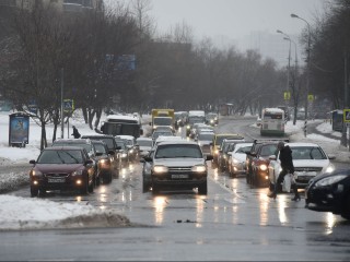 Возможные осадки в виде снега: советы Минтранса для водителей в первый рабочий понедельник