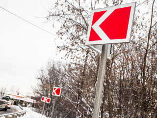 Серпуховские улицы сияют чистотой: знаки обновлены, снег убран, дорожное покрытие обработано