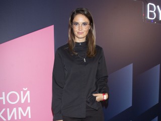 «Вес стоит колом»: Агата Муцениеце поделилась переживаниями о фигуре после родов