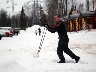 Куда нельзя кидать снег при уборке: эксперт по ЖКХ назвал сумму штрафа за нарушение