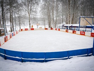 В Сестрорецком парке открылся круглосуточный каток с «звездным» освещением