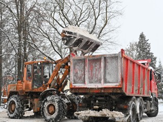 Стихия не отступает: в Луховицах борьба со снегом приобрела эпичные масштабы