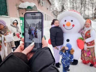 На Крещенских гуляньях в Бронницах пили чай, распевали песни и гадали на судьбу