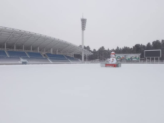 На стадионе «Метеор» готовят к открытию ледовый каток