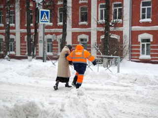 Более 200 дворников и ста машин расчищают снег в Наро-Фоминском округе