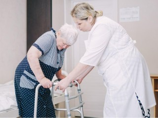 Запах старости: откуда берется и как от него избавиться раз и навсегда