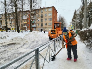 Коммунальные службы Пущина расчистили Школьный проезд после циклона «Фрэнсис»