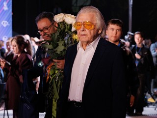 Пиратские записи Антонова не купишь: как ему удалось стать самым богатым артистом