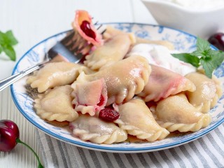 Монетка, кольцо или нитка: как «гадали» на Старый Новый год варениками