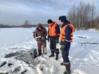 Рыбак рыбака спасет издалека! В Красноармейске любителям зимней ловли рассказали, как не провалиться под воду