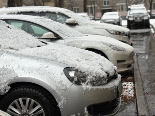 Угроза на бутылке антифриза от многодетной: как женщина защитила свое парковочное место в Москве