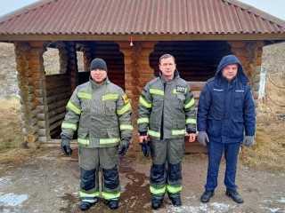 На страже духовной традиции: пожарные расчистили подъезды к источнику для сотен верующих