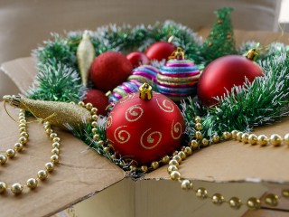 Елка уходит в отпуск: как сохранить игрушки и декор в идеальном состоянии до следующего декабря