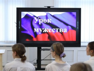 Без пафоса и героизма: участник СВО поговорил со школьниками о жизни на передовой