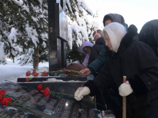 «Мы склоняем головы»: в Устье и Волченках почтили память павших освободителей