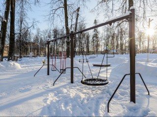 Лесопарк с QR-кодами и видеонаблюдением: современные технологии в Вишняковском парке