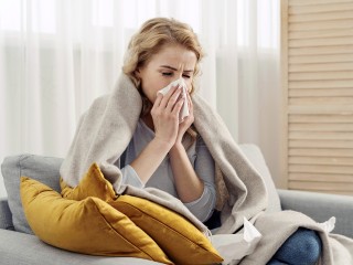 Пройдет само или нет: как отличить безобидную ОРВИ от опасных осложнений зимой