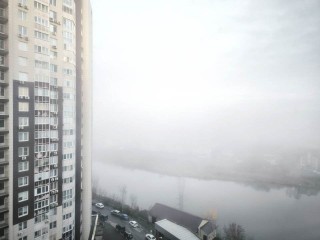 Туман, изморозь и гололедица: жителей Подмосковья предупредили о «желтой» погодной опасности