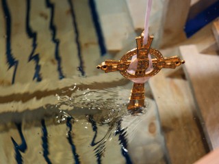 Что делать со святой водой, чтобы не испортить: главные ошибки и простые правила