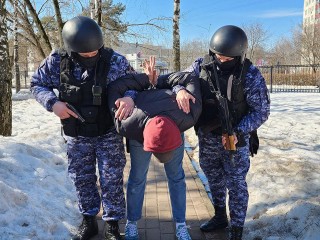 Не то сказал, не так посмотрел: за что пьяный мужчина избил незнакомца в кафе