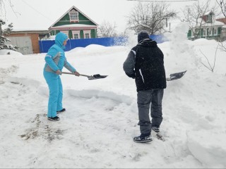 «Снег — это во благо»: жители Подмосковья встретили циклон «Фрэнсис» с лопатами в руках