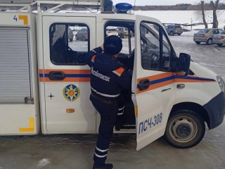 Не смогла встать с кровати: как дочь и пожарные спасли 81-летнюю женщину, запертую в квартире