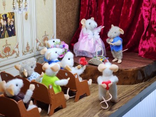 «Мышград»: город со школами и магазинами для мышей открыли в Хотькове