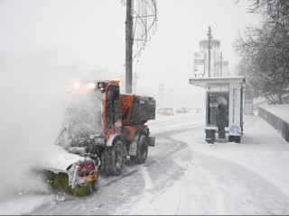 На бой с «Фрэнсисом» в Подмосковье отправили сельхозтехнику: как аграрии помогают справиться с последствиями снегопада