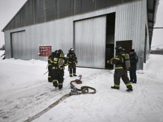 Сценарий с маслом и антифризом: пожарные учения в Талдоме имитировали ЧП на опасном объекте