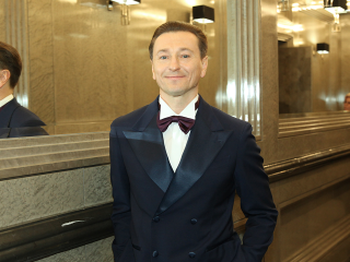 Маски Безрукова заполонили маркетплейсы, но не надолго: как актер защитил свое лицо от продажи