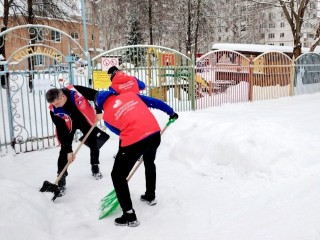Герои носят не плащи, а лопаты: воскресенцы помогают бороться с последствиями снегопада