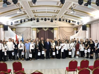 В «Металлурге» чествовали молодежь: торжественное вручение главных документов