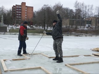 Власиха готовится к Крещенским купаниям на Среднем озере