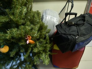 Полицейские и пешеход, вернувшие сумки владельцам, стали героями соцсетей Сергиева Посада