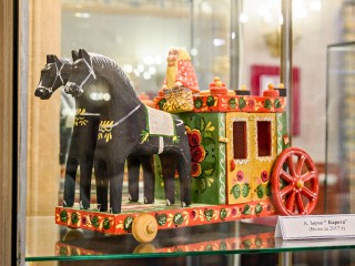 Почему игрушечная лошадка — главный символ Сергиева Посада: история длиной в века