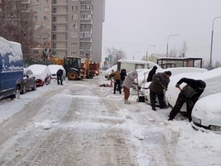 Битва с хаотичными парковщиками: куда массово исчезают машины с территорий подмосковных ЖК