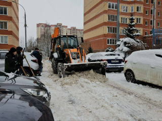 В Сходне развернули масштабные работы по вывозу снега с улиц Чапаева и Юбилейного проезда