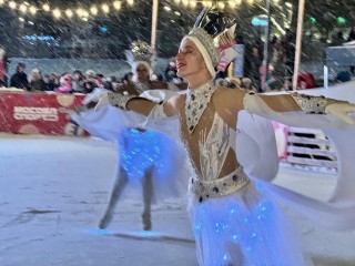 Ледовое шоу «Снежная королева» у «Искры» заворожило видновчан вопреки снегопаду