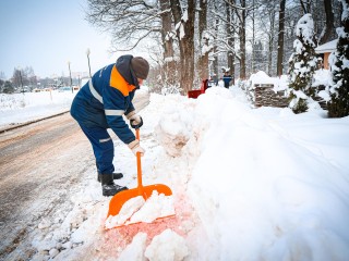 В Демьяново расчистили территорию у церкви для крещенских купаний