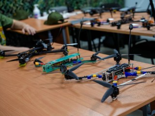 Твердая рука и знание ПК: как в Подмосковье ведут отбор новобранцев в беспилотные войска