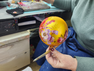 Игры у елки и роспись шаров: в лесопарке Фрязина подготовили программу на Рождество