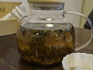 Этот чай можно пить литрами — диетологи объявили его самым безопасным